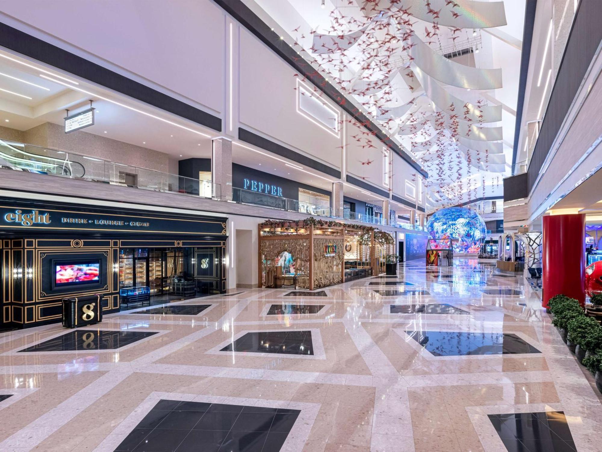 Las Vegas Hilton At Resorts World Esterno foto Interior of the mall