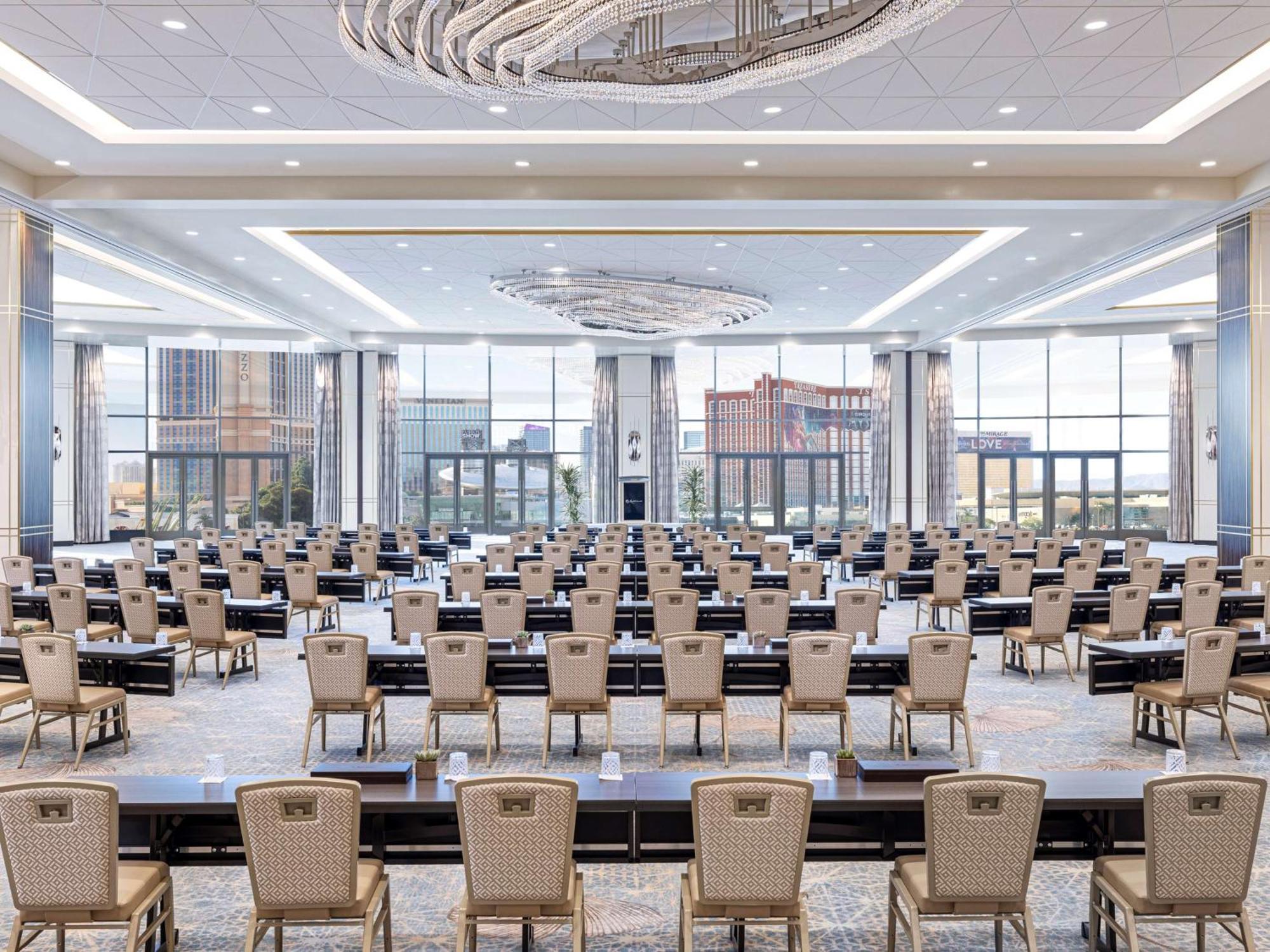 Las Vegas Hilton At Resorts World Esterno foto The ballroom at the Grand Hyatt Regency Chennai
