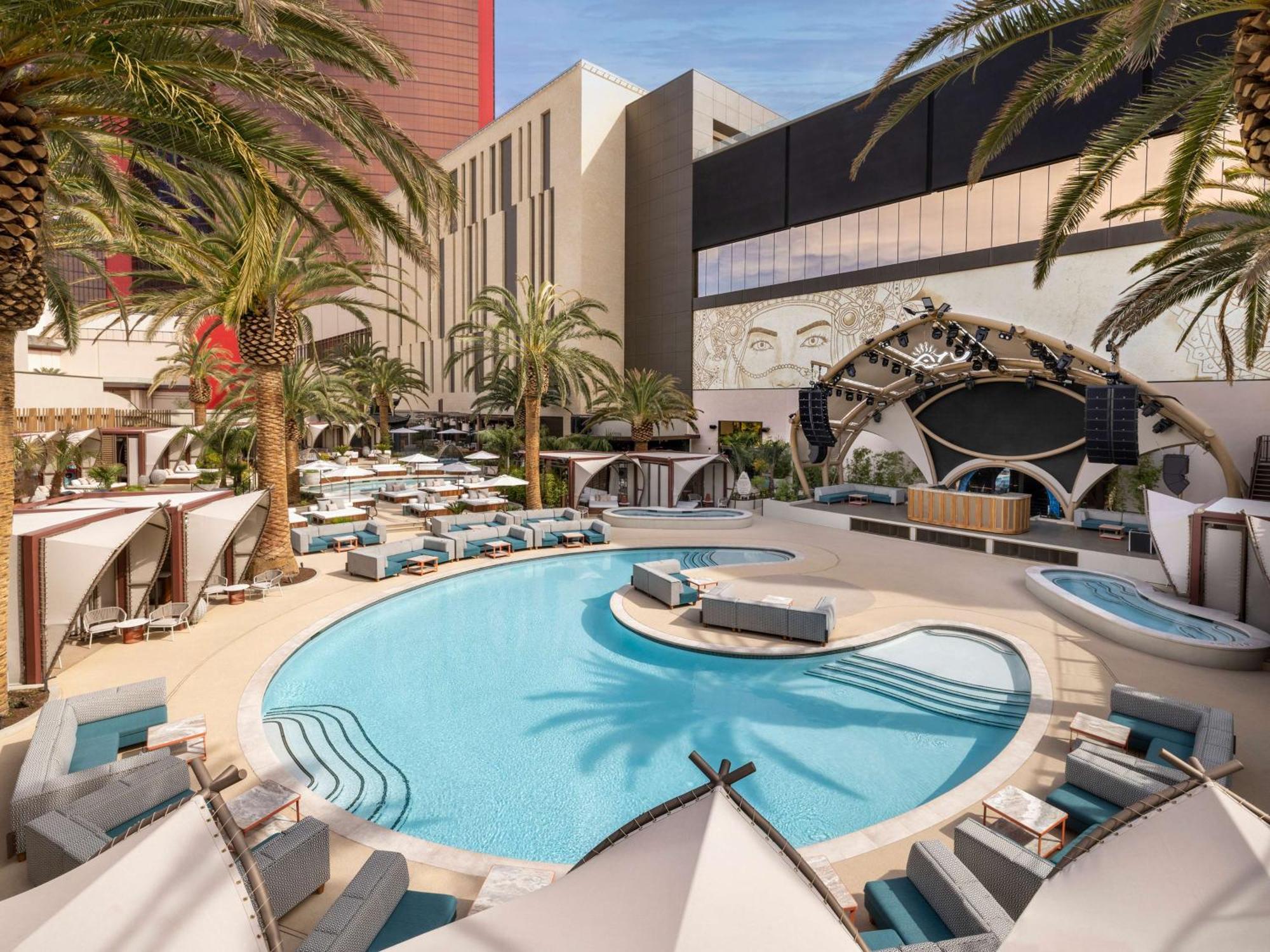 Las Vegas Hilton At Resorts World Esterno foto The pool at Aria