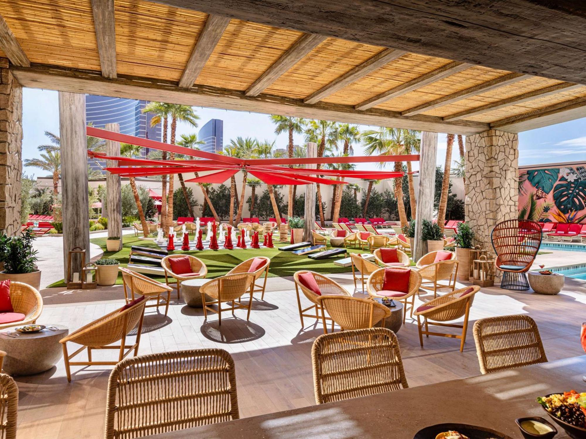 Las Vegas Hilton At Resorts World Esterno foto The pool deck at the resort
